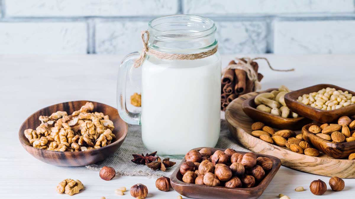 Làm sữa hạt điều nên dùng hạt nguyên hay hạt bể?