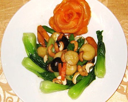 Rau cải xào hạt điều